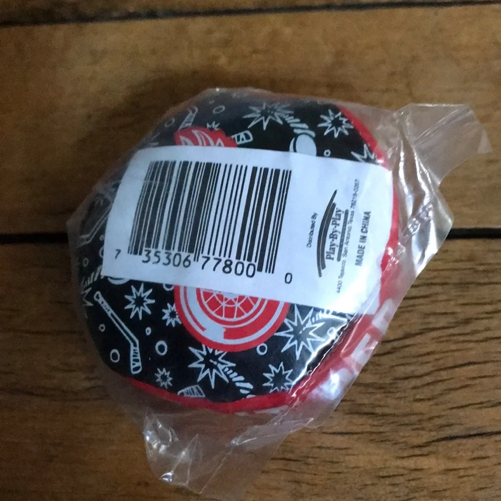 Detroit‎ Red Wings Black & Red Hockey Puck Plush Hack Sack